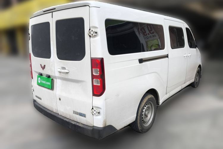 Used Wuling Yangguang 2024 300KM Comfort Version Passenger Van 75kW Rear Right 45 Deg