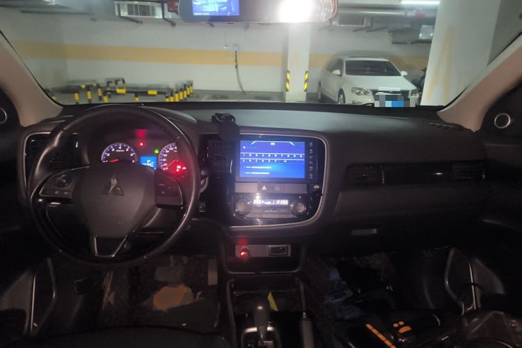 Used Mitsubishi Outlander 2018 2.0L Two-Wheel-Drive Jiale Edition 7-Seater