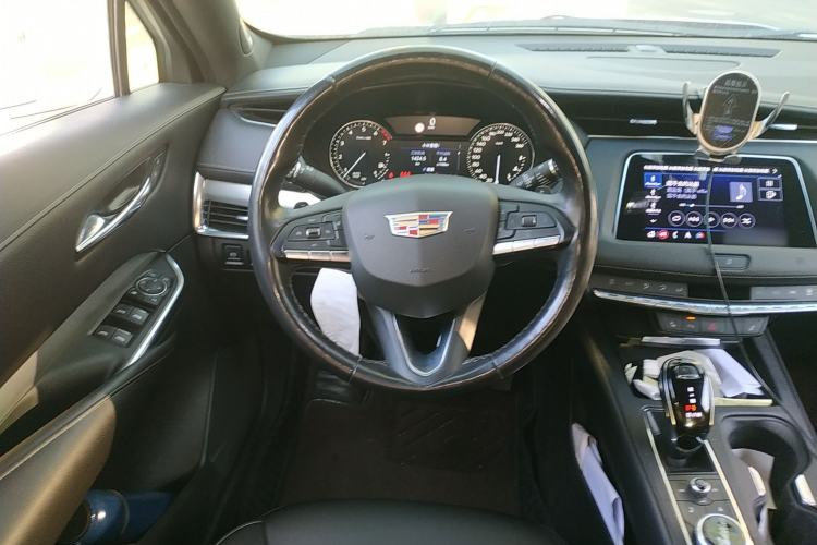 Used Cadillac XT4 2020 28T Two-Wheel-Drive Leading Version Steering Wheel