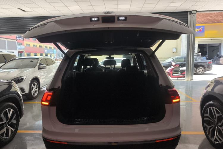 Used Volkswagen Tiguan L 2018 330TSI Automatic Two-Wheel Drive Comfort Edition Trunk