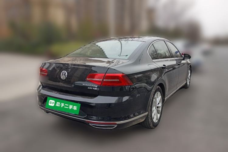 Used Volkswagen Magotan 2018 330TSI DSG Luxury Model Rear Right 45 Deg