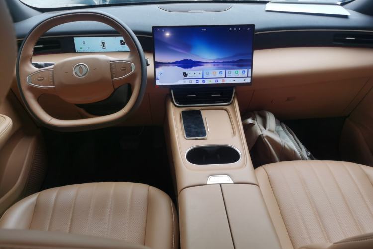 Used Dongfeng Aeolus L8 2025 Model 112KM Dream Edition Center Console