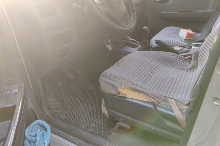 Used Wuling Rongguang V 2016 1.5L Practical Version Driver Seat