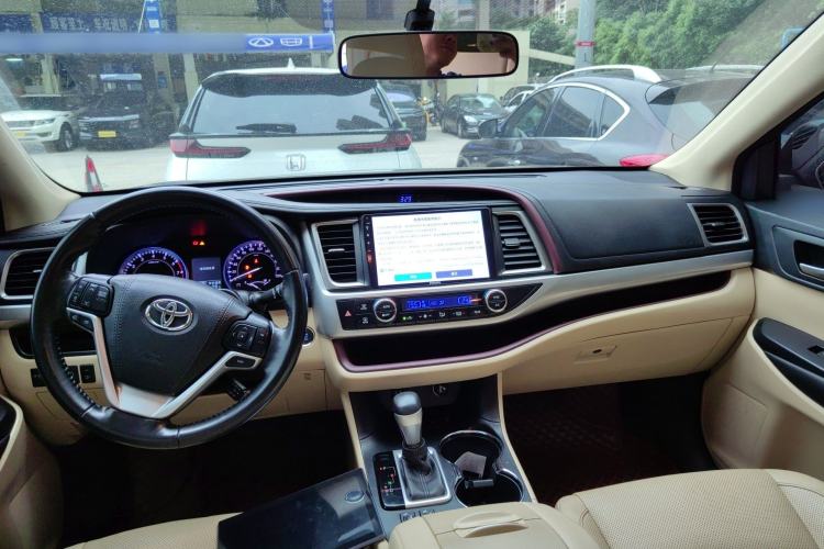 Used Toyota Highlander 2015 2.0T Four-Wheel Drive Luxury Navigation Version with 7 Seats Center Console