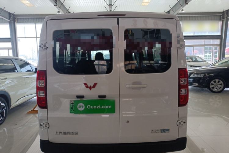Used Wuling Yangguang 2024 300KM Comfort Version Passenger Van 75kW Rear
