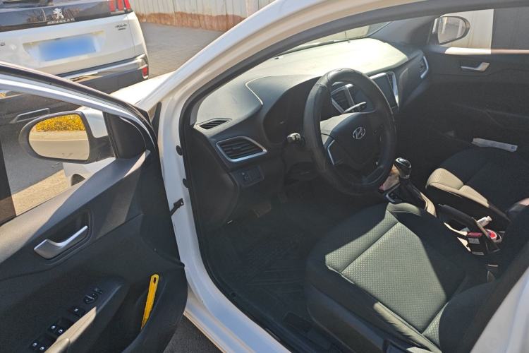 Used Hyundai Verna (new generation) 2016 1.4L Automatic Cool Edition GLS Driver Seat