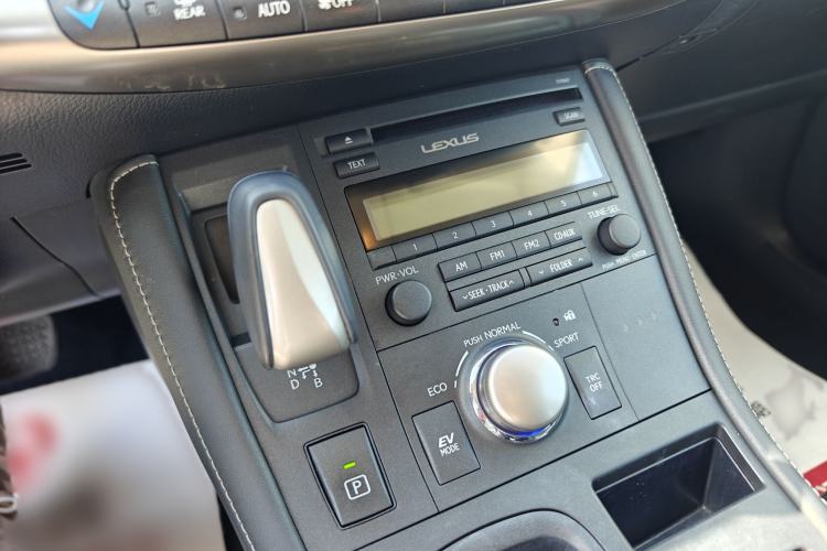 Used Lexus CT 2014 CT200h Elite Edition Monochrome Interior 11