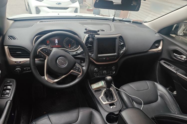 Used Jeep Cherokee 2016 2.0L Superior Edition
