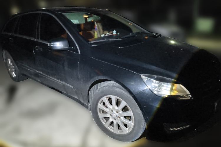 Used Mercedes-Benz R-Class 2010 R 350 L 4MATIC Front Right 45 Deg