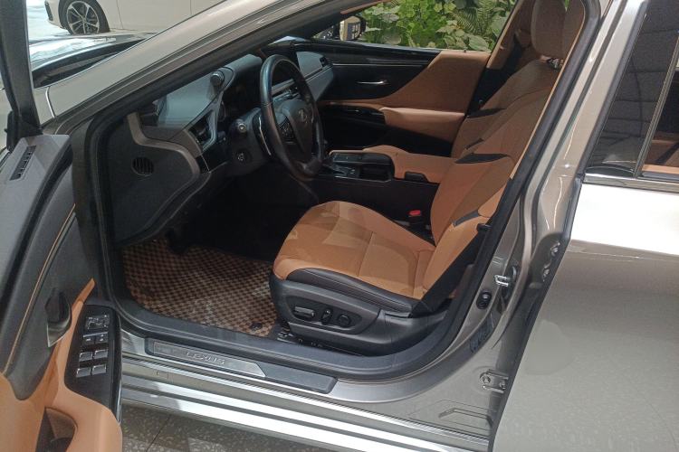 Used Lexus ES 2021 300h Excellence Edition