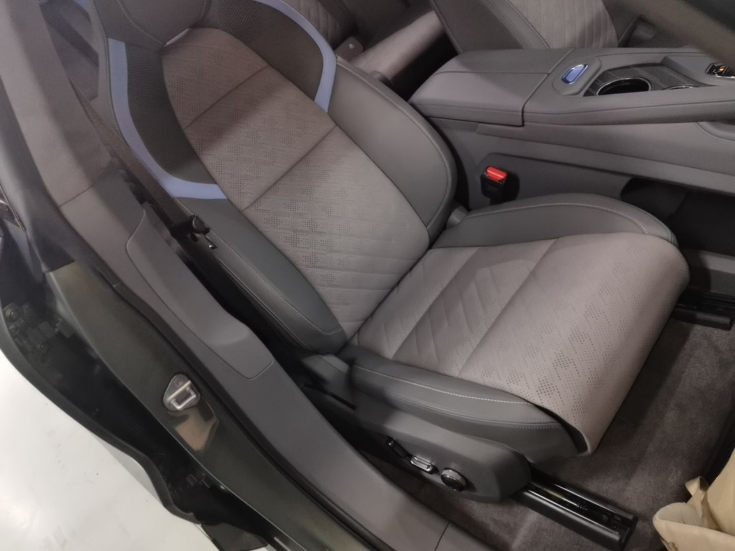 Zeekr 001 2025 WE Edition 95 kWh All-Wheel Drive — снимка 19