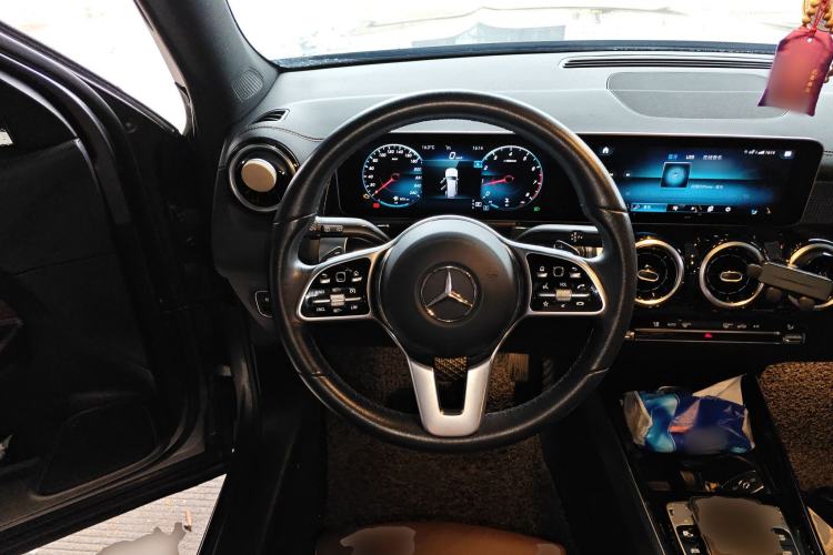 Used Mercedes-Benz GLB 2020 GLB 200 Dynamic Edition Steering Wheel