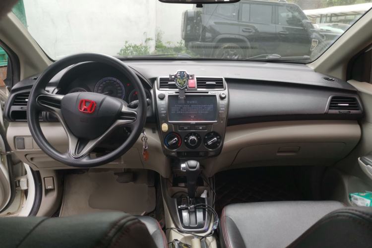 Used Honda City Classic 2012 1.5L Automatic Elite Edition Center Console