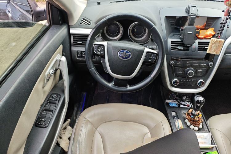 Used Bestune X80 2013 2.0L manual luxury version