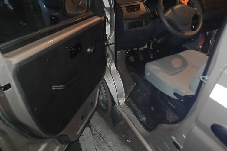 Used Jinbei Hiace X30 2021 1.5L Wealthy Single-Steaming Air-Conditioned Van China VI Standard SWC15M