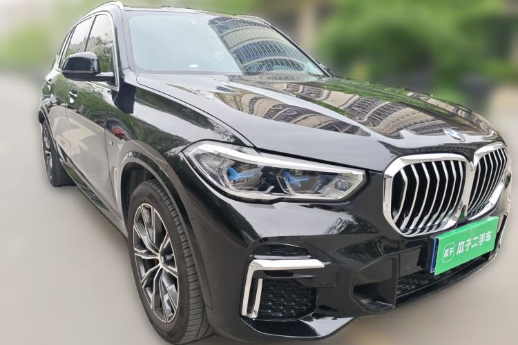 Used BMW X5 2022 xDrive 30Li Luxury M Sport Package Front Right 45 Deg