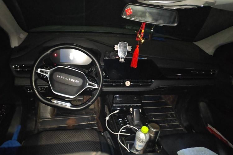 Used Wuling Victory 2022 280T 1.5T CVT Flagship Edition Center Console