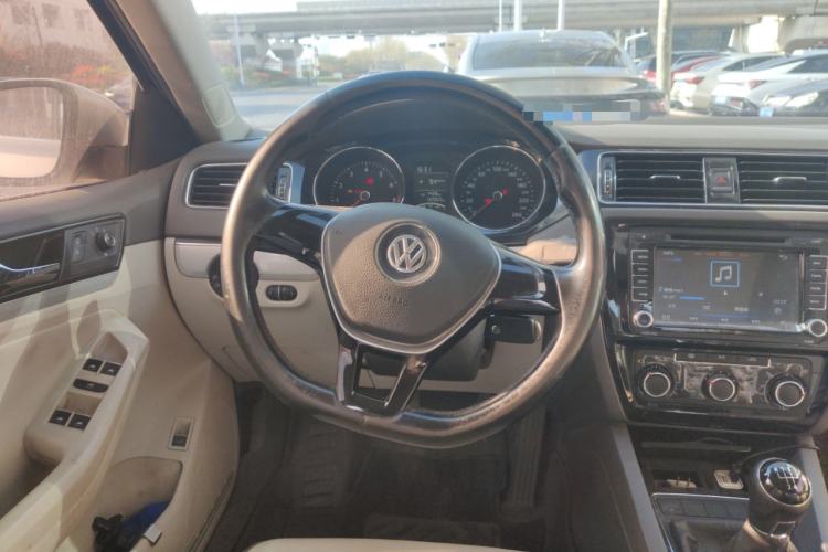 Used Volkswagen Sagitar 2015 1.6L Manual Comfort Model Steering Wheel