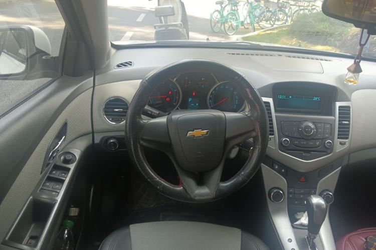 Used Chevrolet Cruze 2012 1.8L SE AT Steering Wheel