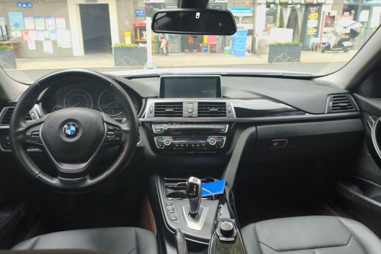 Used BMW 3 Series 2017 318i Fashion Model Center Console