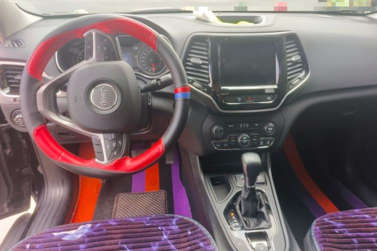 Used Jeep Cherokee 2019 2.0T Two-Wheel Drive Smart Enjoyment Version China VI
