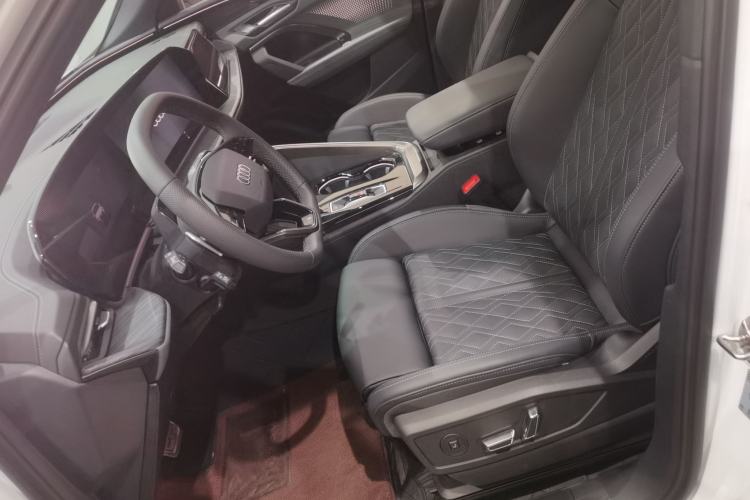 Used Audi Q5L 2026 Model Range: Intelligent Hybrid Premium Edition Left Front Seat