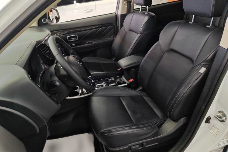 Used Mitsubishi Outlander 2019 2.0L Two-Wheel Drive Comfort Edition 5 Seats China VI Standard
