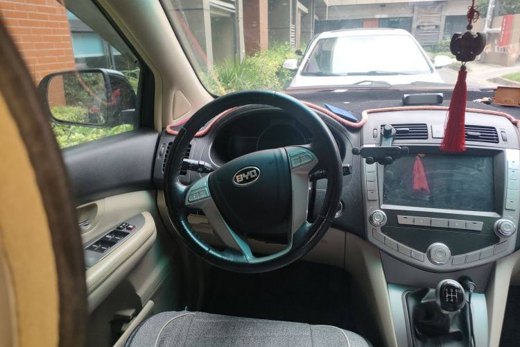 Used BYD S6 2014 2.0L Manual Luxury 5-Seater