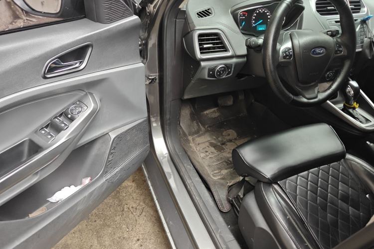 Used Ford Escort 2015 1.5L Automatic Fashion Model
