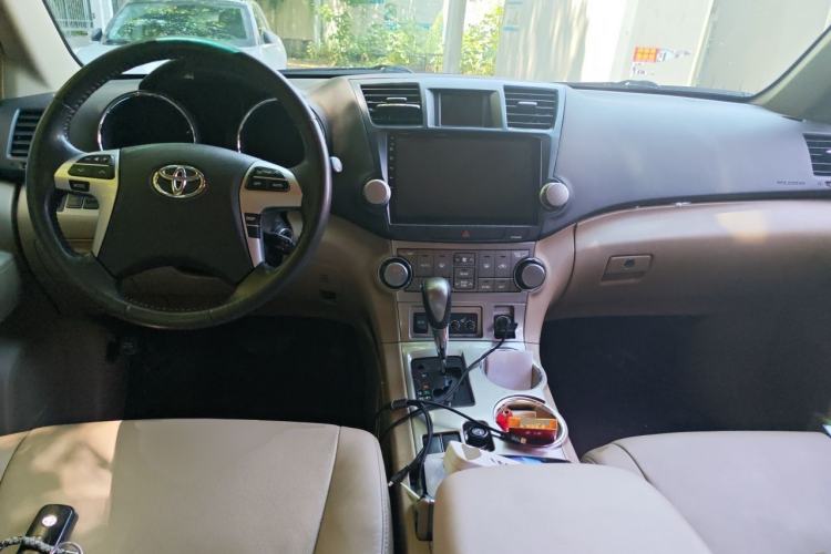 Used Toyota Highlander 2012 2.7L Two-Wheel Drive 7-Seater Luxury Edition
