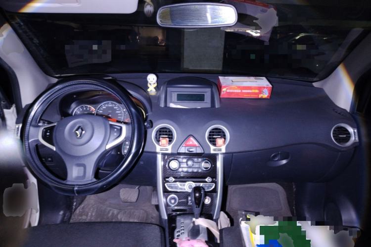 Used Renault Koleos 2010 2.5L Two-Wheel Drive Comfort Version Center Console