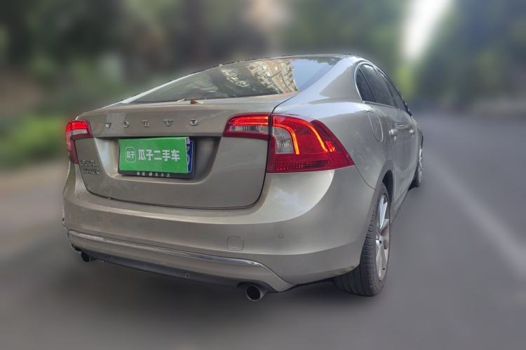 Used Volvo S60 2015 S60L 2.0T Zhiyuan Edition
