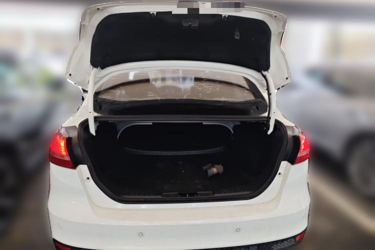 Used Ford Focus 2018 Sedan Classic 1.6L Automatic Trendy SmartDrive Edition Trunk