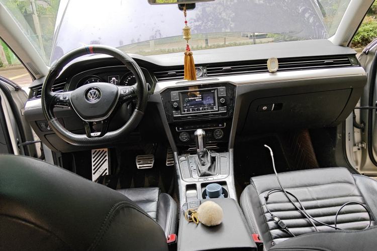 Used Volkswagen Magotan 2018 330TSI DSG Advanced Model Center Console