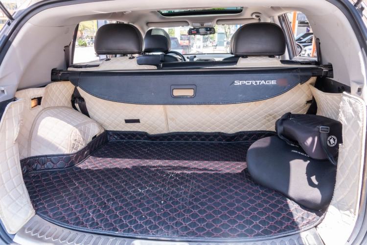 Used Kia Sportage R 2016 2.0L Automatic Two-Wheel Drive DLX Interior 8