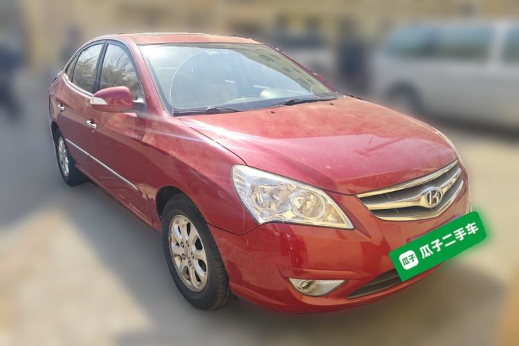 Used Hyundai Celesta 2010 1.6L MT GLS Front Right 45 Deg