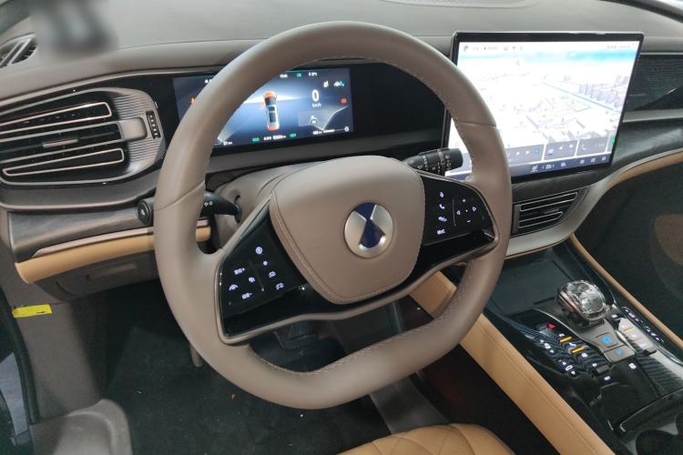 Used Denza D9 2022 DM-i 1040 Prestige Model
