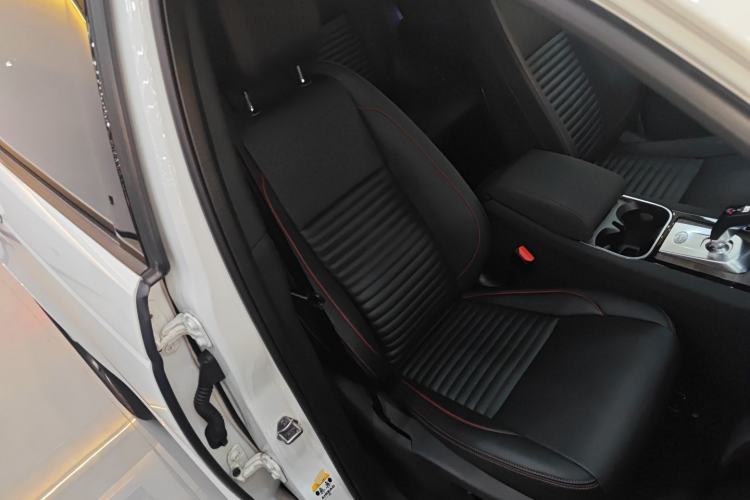 Used Land Rover Discovery Sport 2022 Restyled 249 PS R-Dynamic SE Performance Tech Edition 5 Seats Right Front Seat