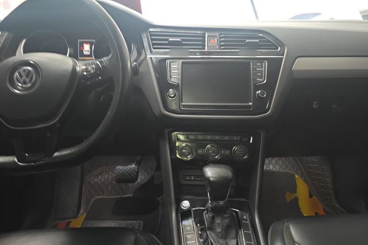 Used Volkswagen Tiguan L 2018 330TSI Automatic Two-Wheel Drive Luxury Edition Center Console