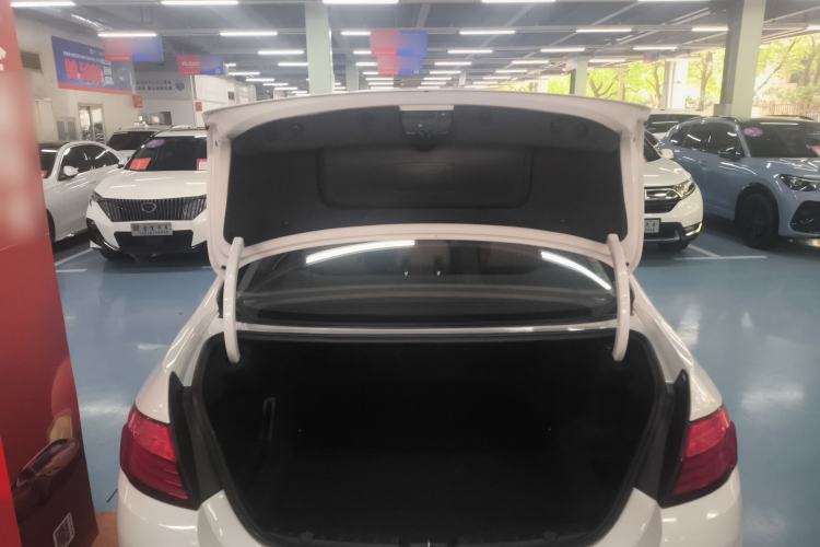 Used BMW 5 Series 2014 520Li Elegant Model
