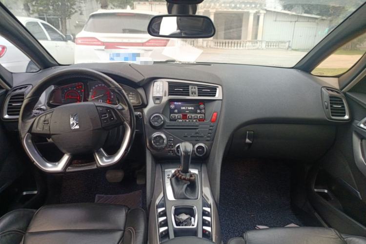 Used DS 5 2014 1.6T Luxury Edition THP160 Center Console