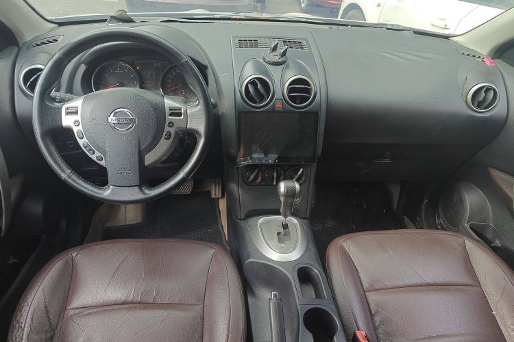 Used Nissan Qashqai 2015 2.0 XL Coolfire CVT 2WD Interior 3