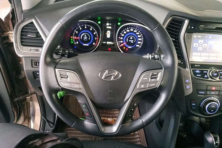 Used Hyundai Santa Fe 2015 2.4L Automatic All-Wheel Drive Smart Version 5 Seats