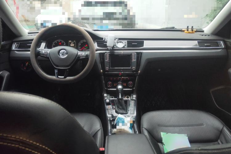 Used Volkswagen Passat 2016 330TSI DSG Luxury Edition Center Console