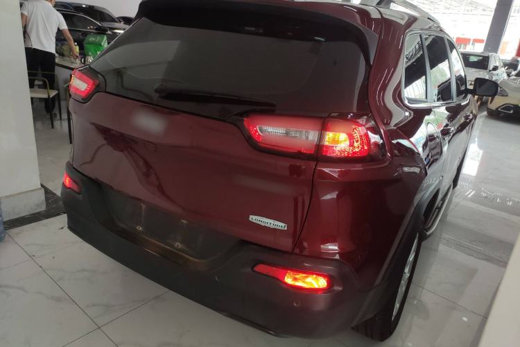 Used Jeep Cherokee 2016 2.0L Superior Edition