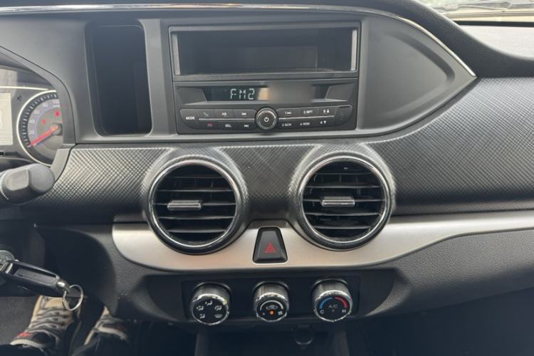 Used Dongfeng Ruichi 2023 2.4T Diesel Two-Wheel Drive Business Edition Long Cargo Bed YCY24165-61
