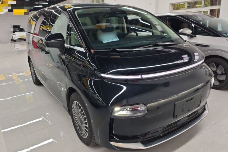 Used Geely Galaxy LEVC L380 2025 650 km Flagship Edition All-Wheel Drive Exterior 1