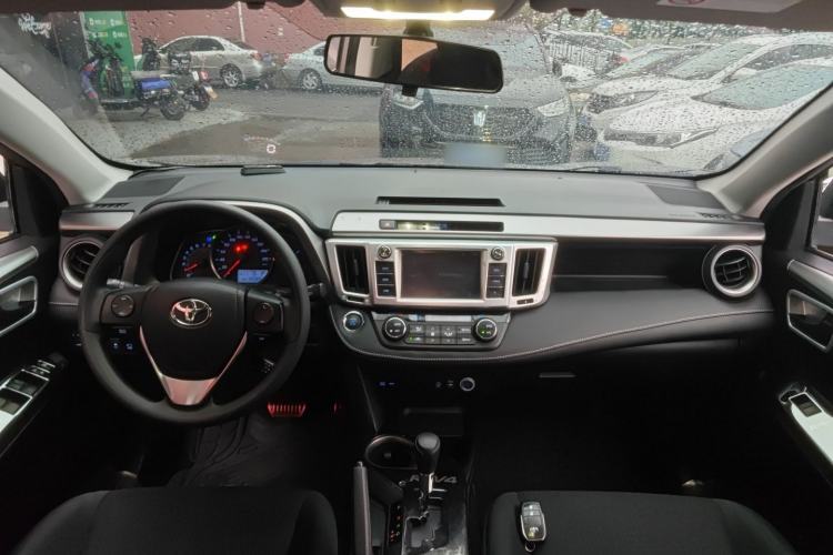 Used Toyota RAV4 2016 2.0L CVT Two-Wheel Drive Fashion Edition China V Standard Center Console