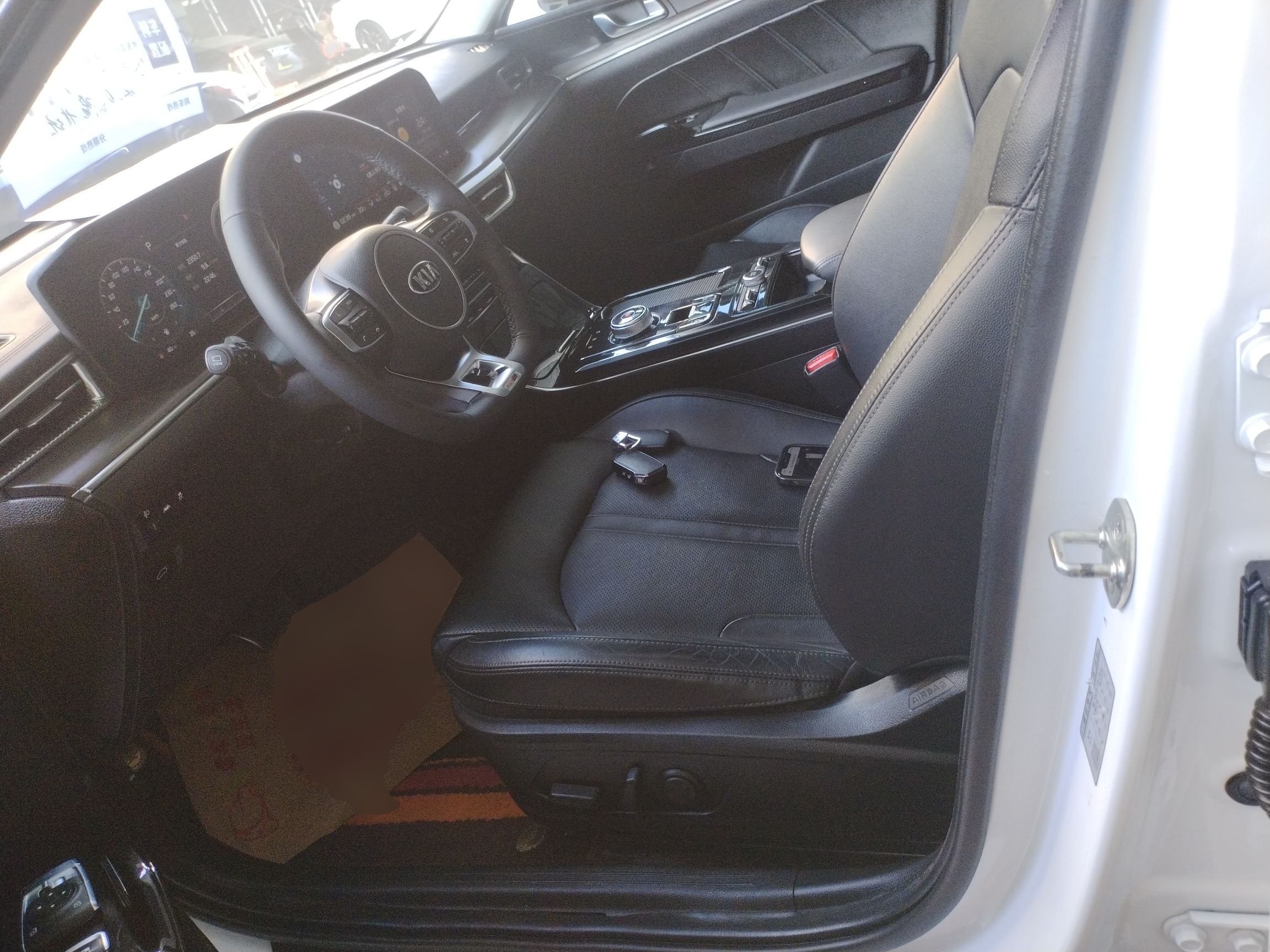 Переднее сиденье в автомобиле