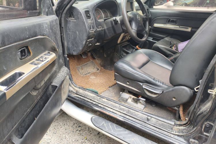 Used Nissan Paladin 2008 2.4L Two-Wheel-Drive Standard Version
